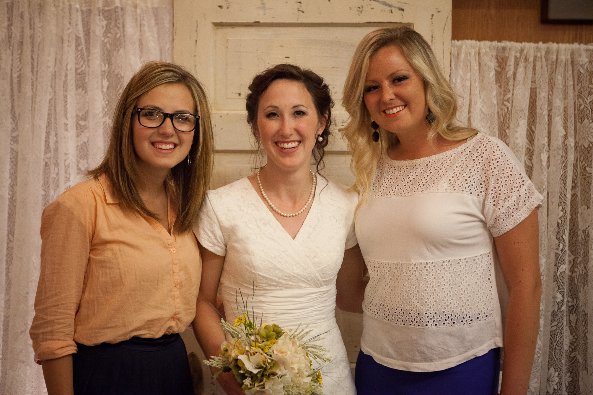 Nathan aNathan and Tannis' Cardston yellow and grey springtime Cardston temple wedding, by Kinsey Holt Photographynd Tannis' Cardston yellow and grey springtime Cardston temple wedding, by Kinsey Holt Photography