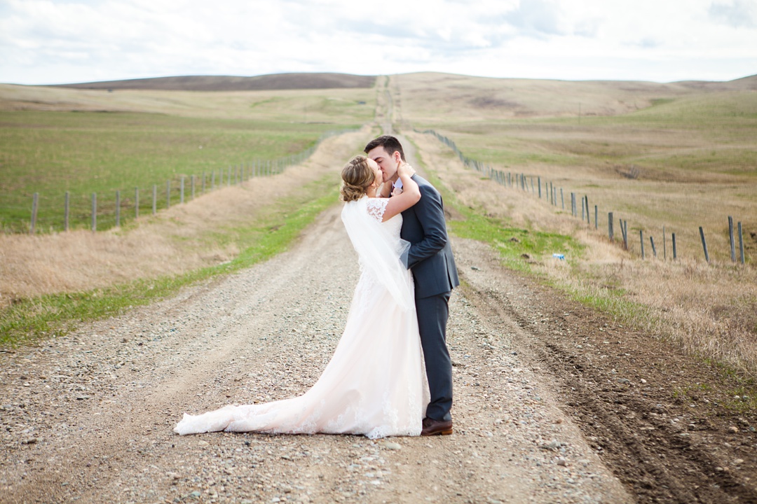 Blush pink lace wedding dress. Spring Cardston Temple wedding by Kinsey Holt Photography. Southern Alberta wedding photographer. 