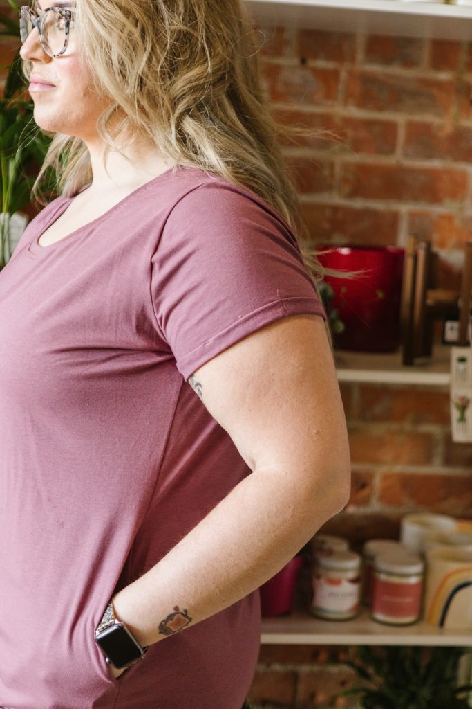 Sleeve detail up close on mauve t-shirt dress