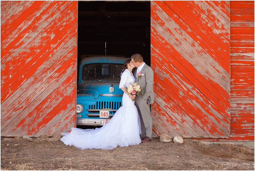 Henk & Deanna - Kinsey Holt Photography, Picture Butte Wedding Photographer, Lethbridge Wedding Photographer