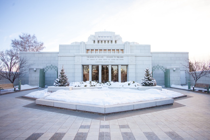 Taber Wedding Photographer Kinsey Holt Photography shooting an incredible Taber wedding!