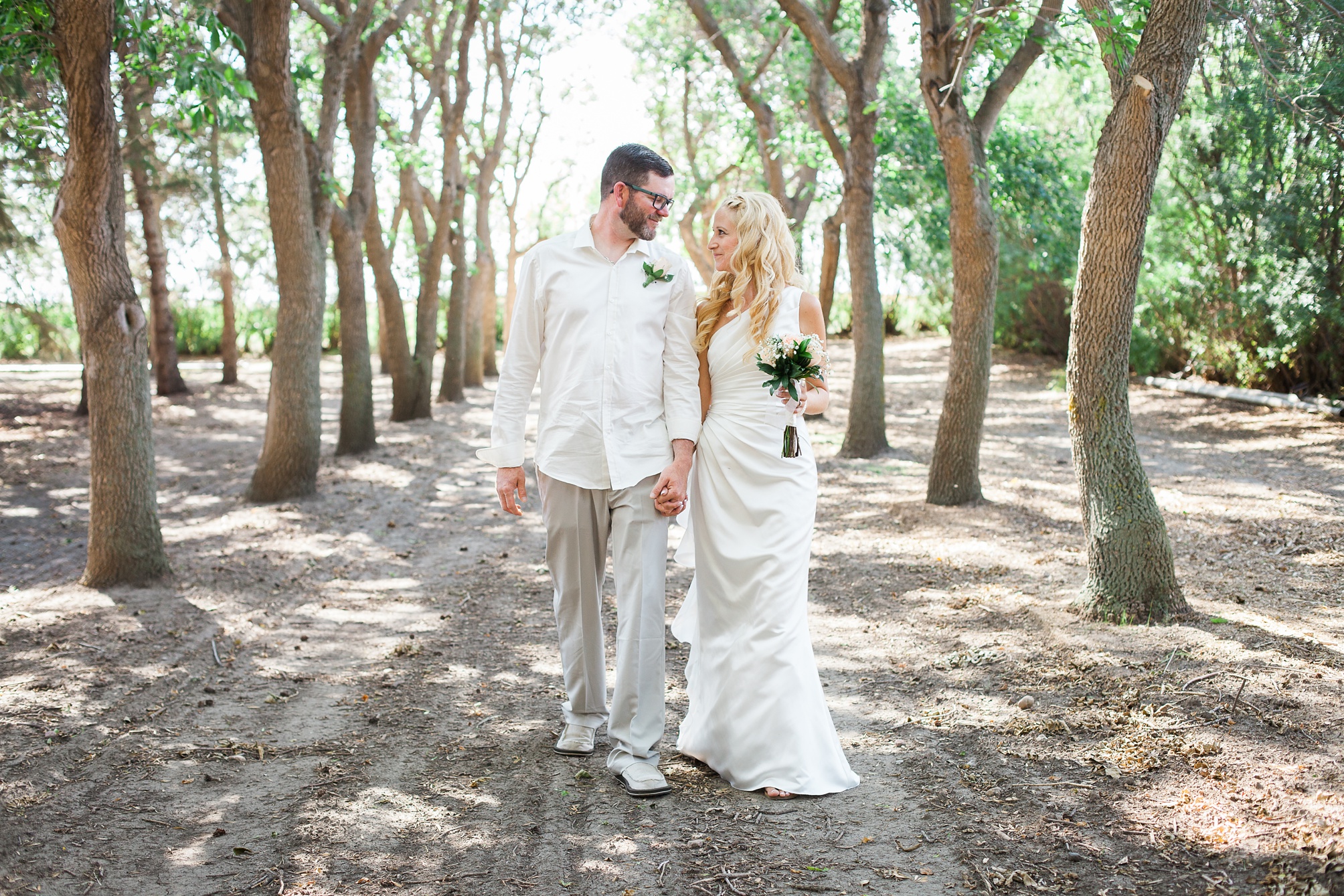 pink and white casual backyard wedding by Kinsey Holt Photography, Southern Alberta wedding photographer