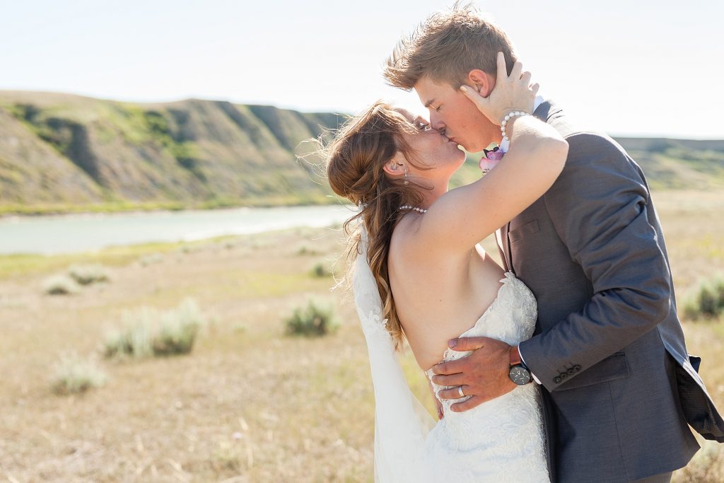 Coulee hills prairie wedding by Kinsey Holt Photography