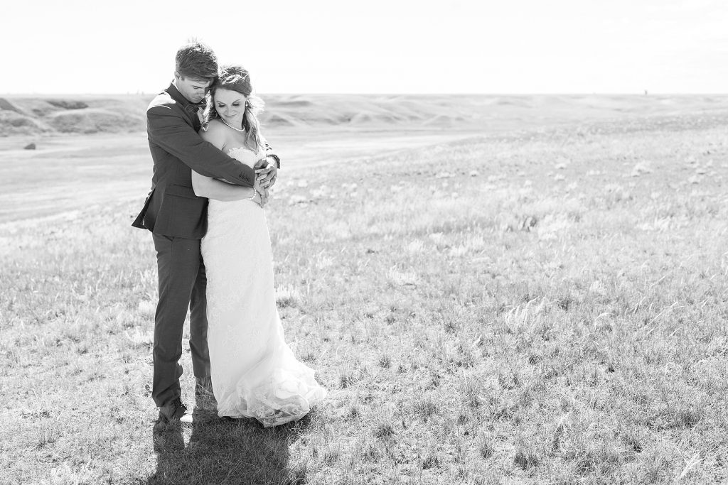 Coulee hills prairie wedding by Lethbridge photographer Kinsey Holt Photography