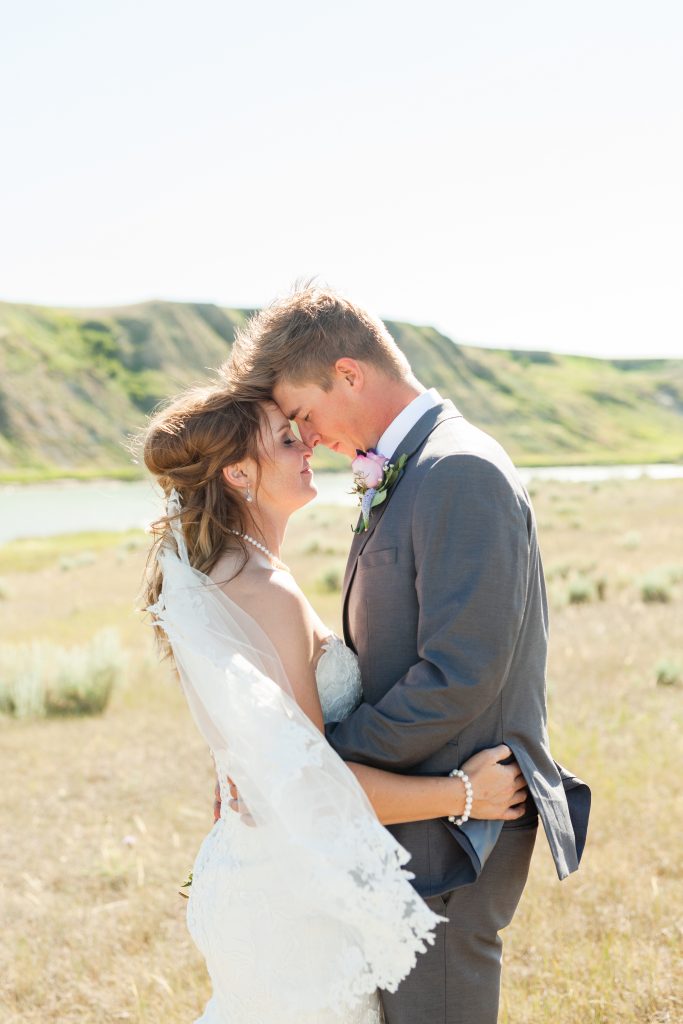 Prairie wedding by Lethbridge wedding photographer Kinsey Holt Photography