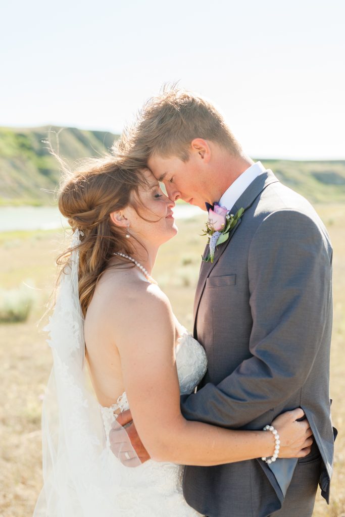 Prairie wedding by Lethbridge wedding photographer Kinsey Holt Photography