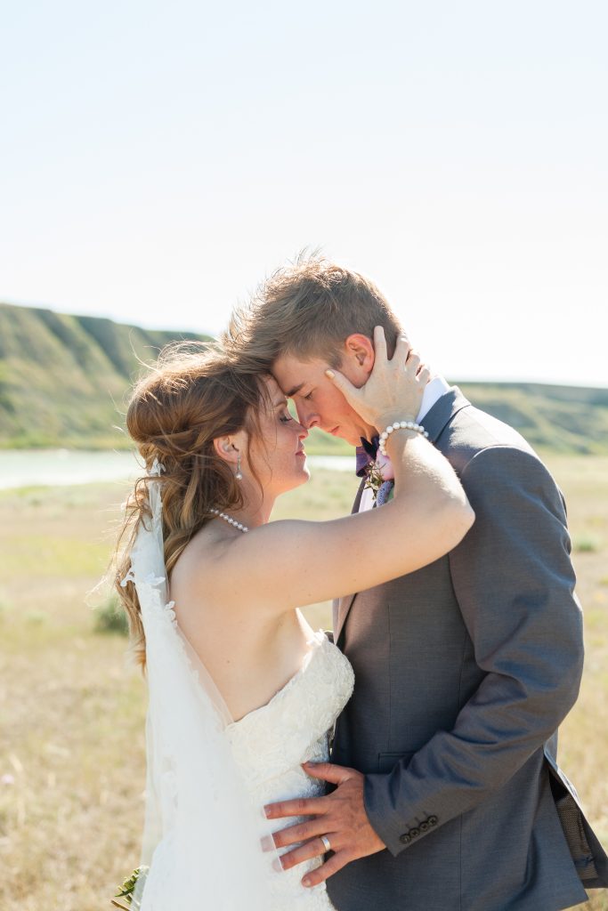 Prairie wedding by Lethbridge wedding photographer Kinsey Holt Photography